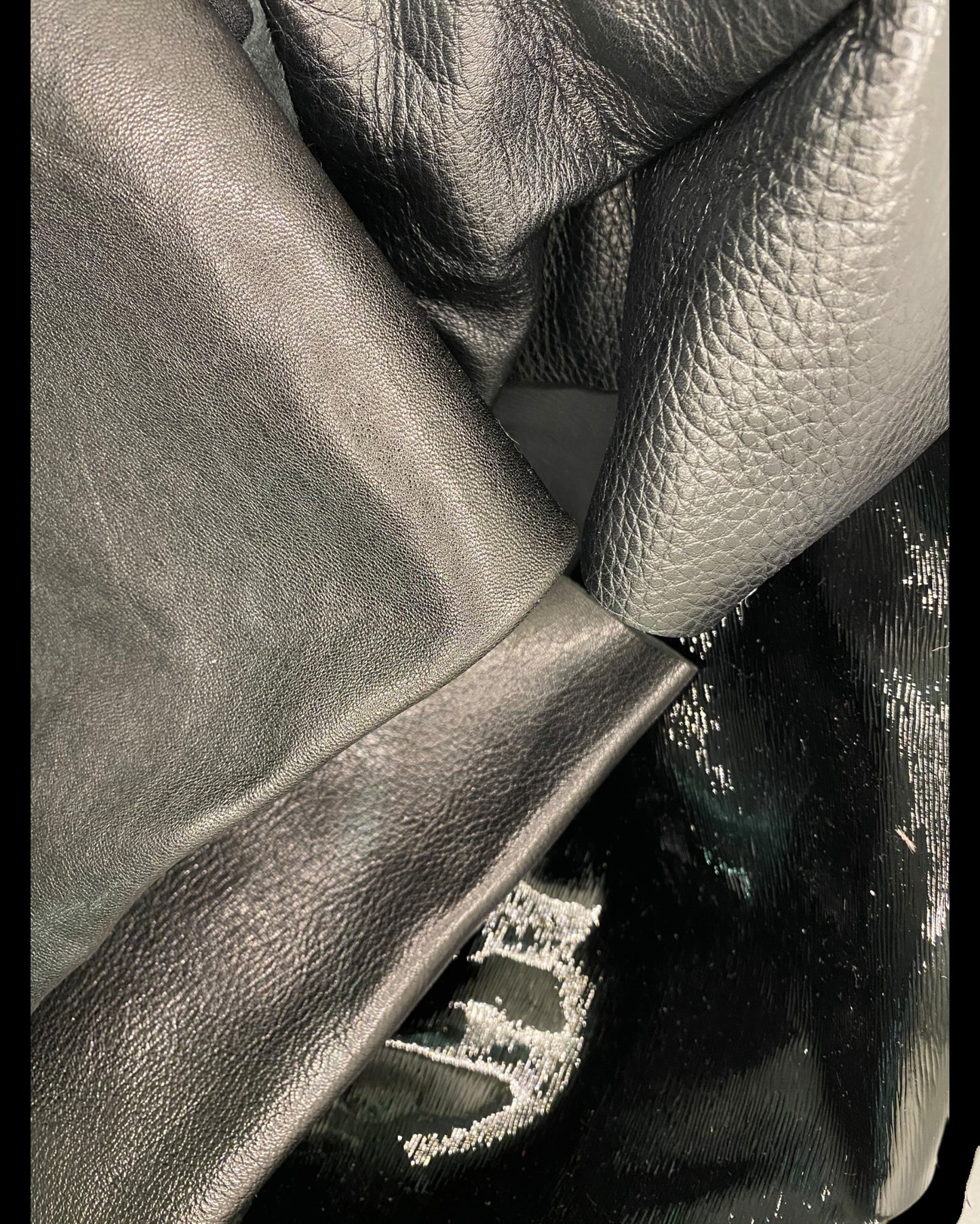 LEATHER SMALL OFF CUT MIX / BLACK