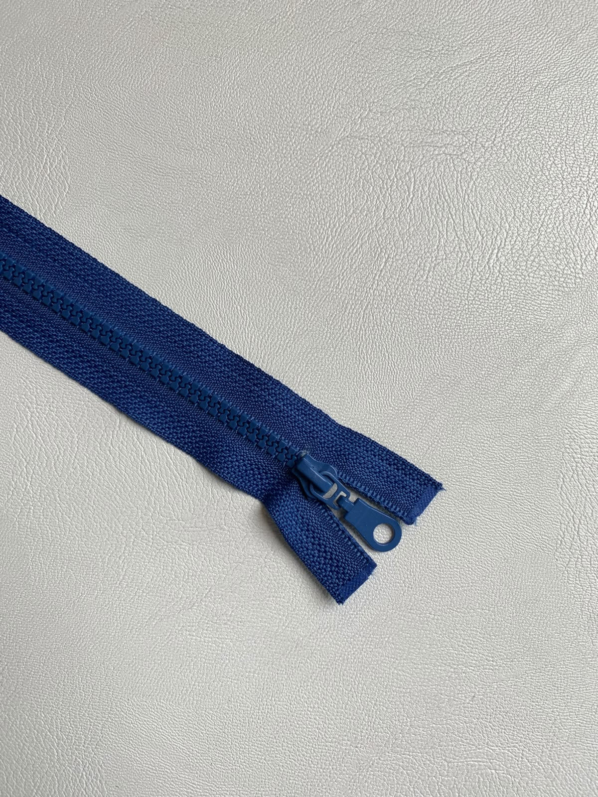 PLASTIC ZIPPER, metal puller, open end, different colors, 75 CM