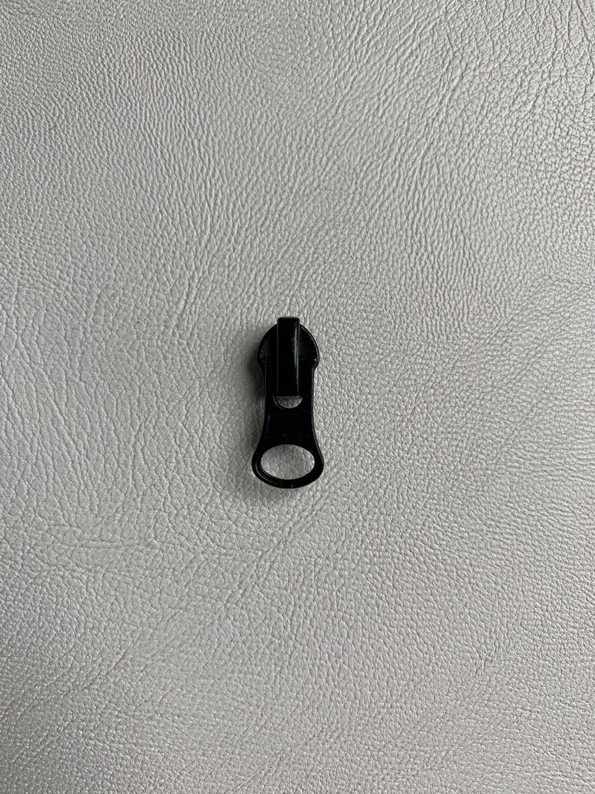 NYLON ZIPPER BY THE MT