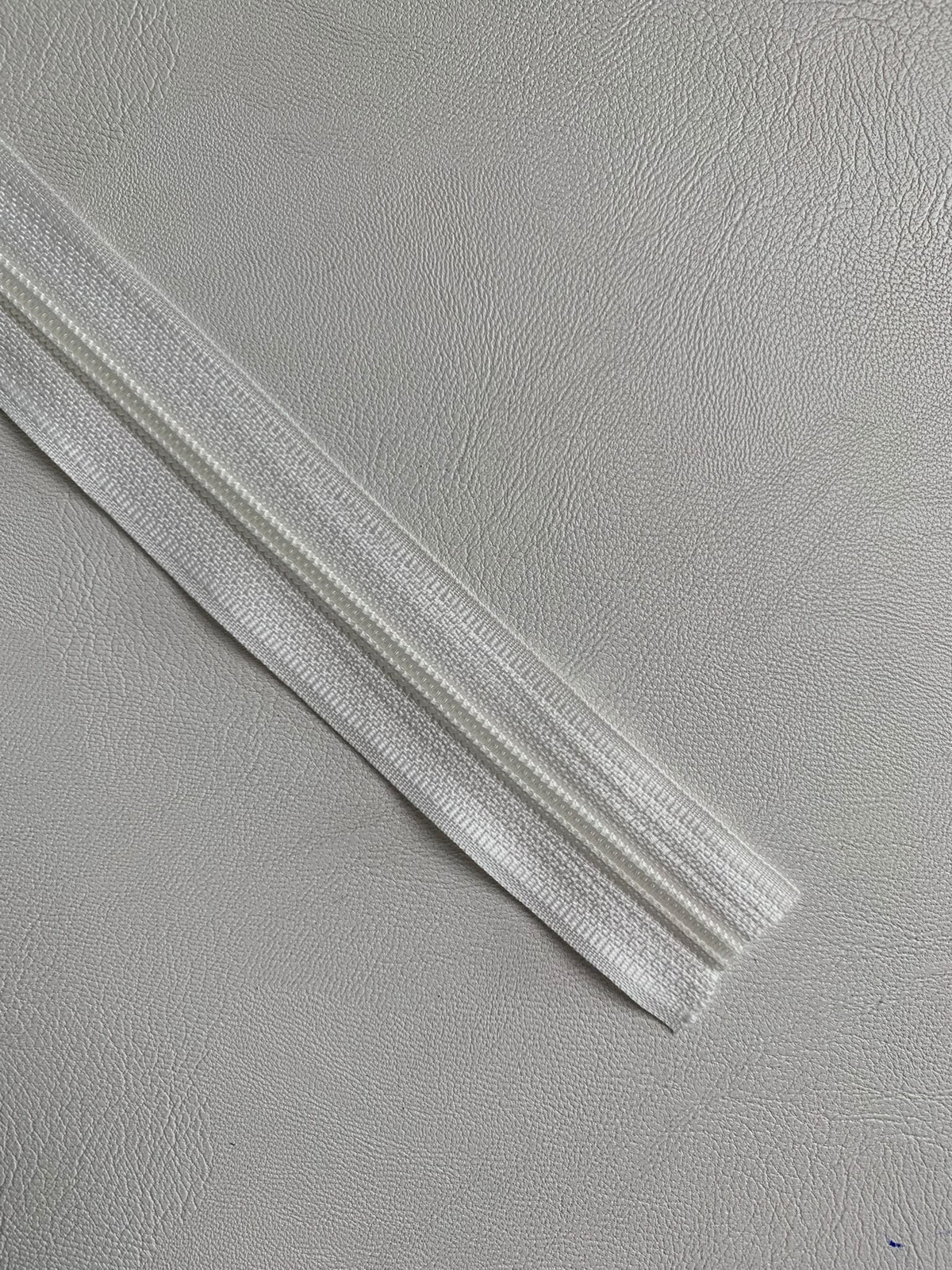 NYLON ZIPPER BY THE MT