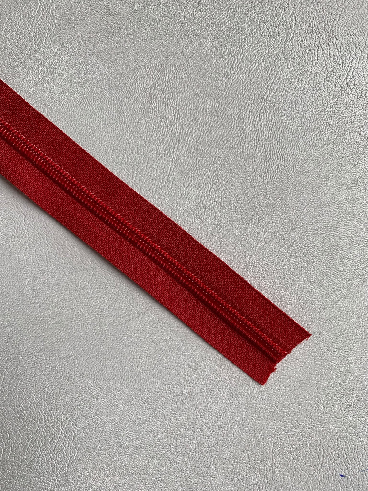 NYLON ZIPPER BY THE MT