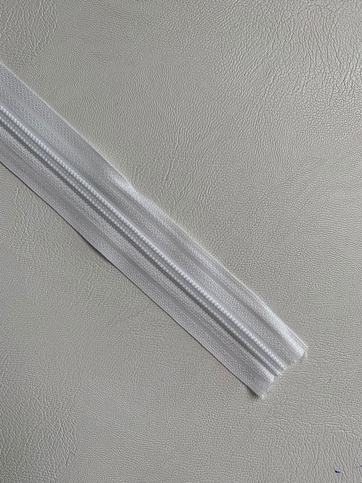 NYLON ZIPPER BY THE MT